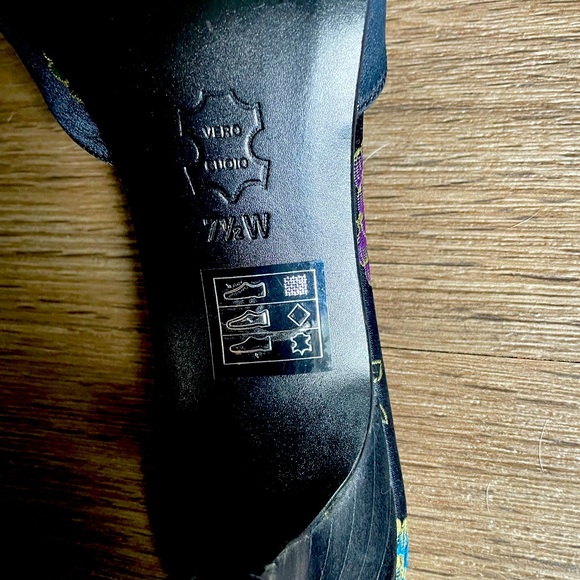 NEW RSVP Black Chinese Silk Heel w/box. 7.5M - Picture 8 of 9